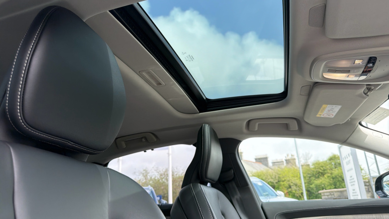 Volvo S90 2.0 T8 RC PHEV [455] Ultimate Dark 4dr AWD Auto Saloon